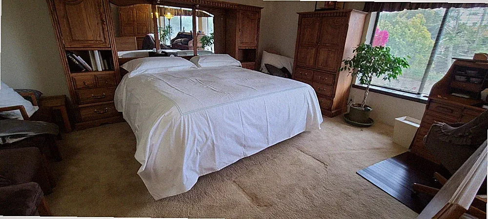 Malouf oversize king percale (200TC) duvet cover w/ two king shams. White/mint